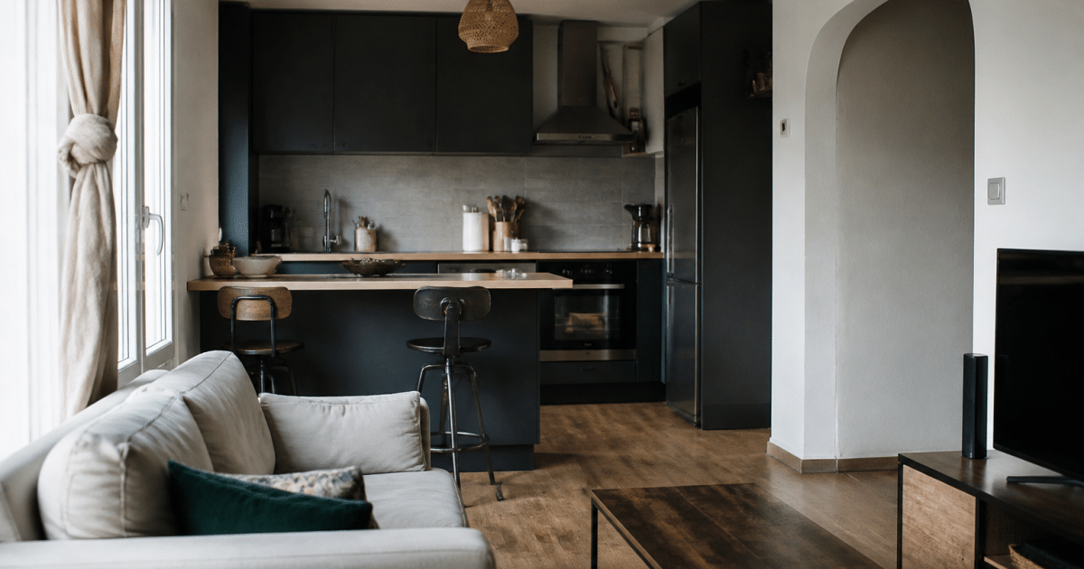 Appartement meuble avec salon amenage et cuisine equipee