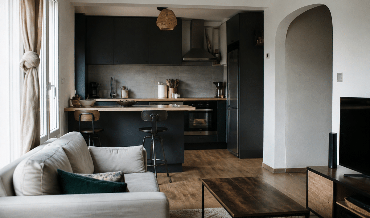 Appartement meuble avec salon amenage et cuisine equipee